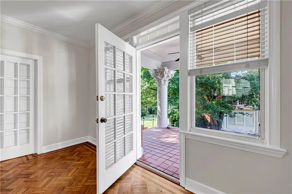 2 bed, 1.0 bath, 928 sqft, $2,300 — Photo 3