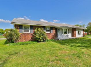 1034 Pine Tree Dr, Slatington, PA 18080