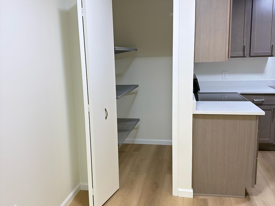 6619 Ridgefield Cir Apt 104, photo 2