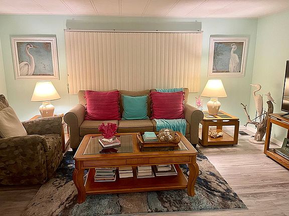 4th image of 371 Sanibel St