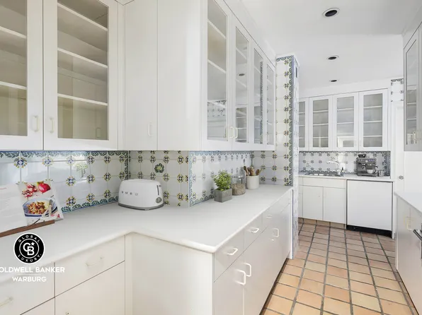 580 Park Avenue image 17 of 19