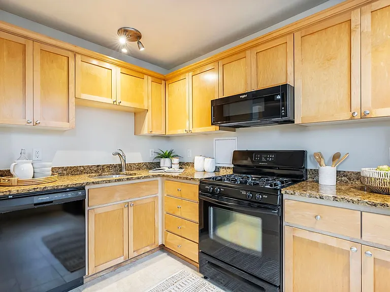 1205 SW Cardinell Dr #102 — Photo 13