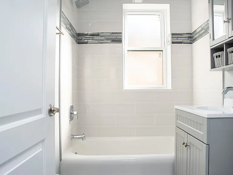 3819 N Greenview Ave #2W — Photo 8