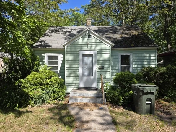 1920 Elwood St, Muskegon, MI 49442