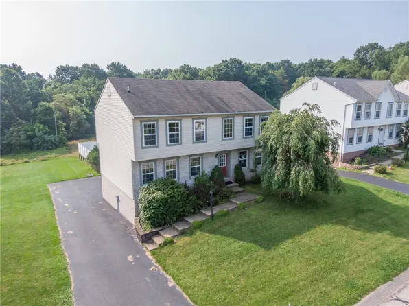 802 Hawk Valley Dr, Leechburg, PA 15656