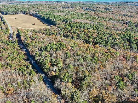 3rd image of 303 Burnett Rd