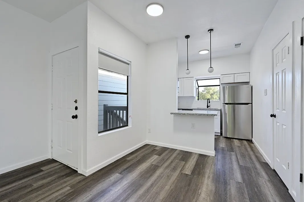 2 bed, 1000 sqft, $1,295 — Photo 4