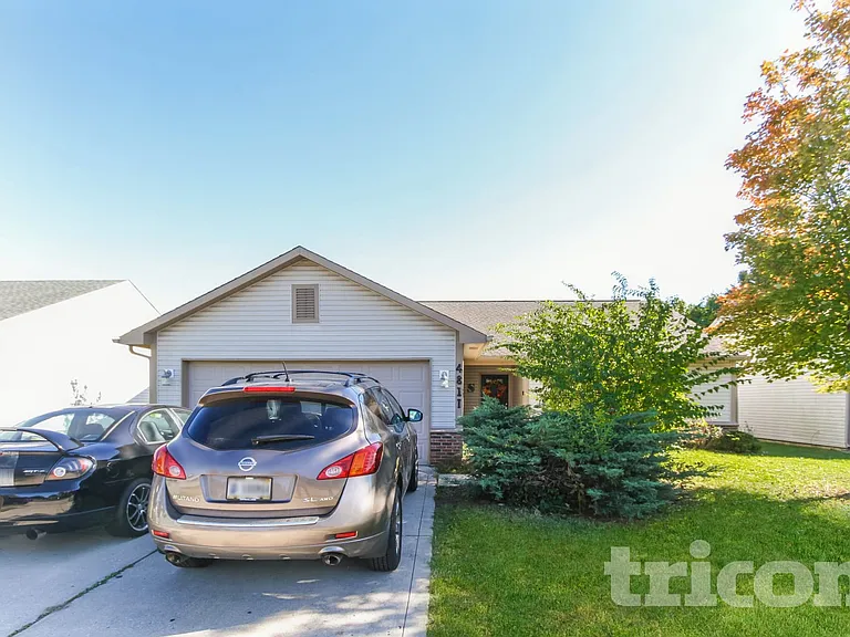4811 Oakforge Dr — Photo 2