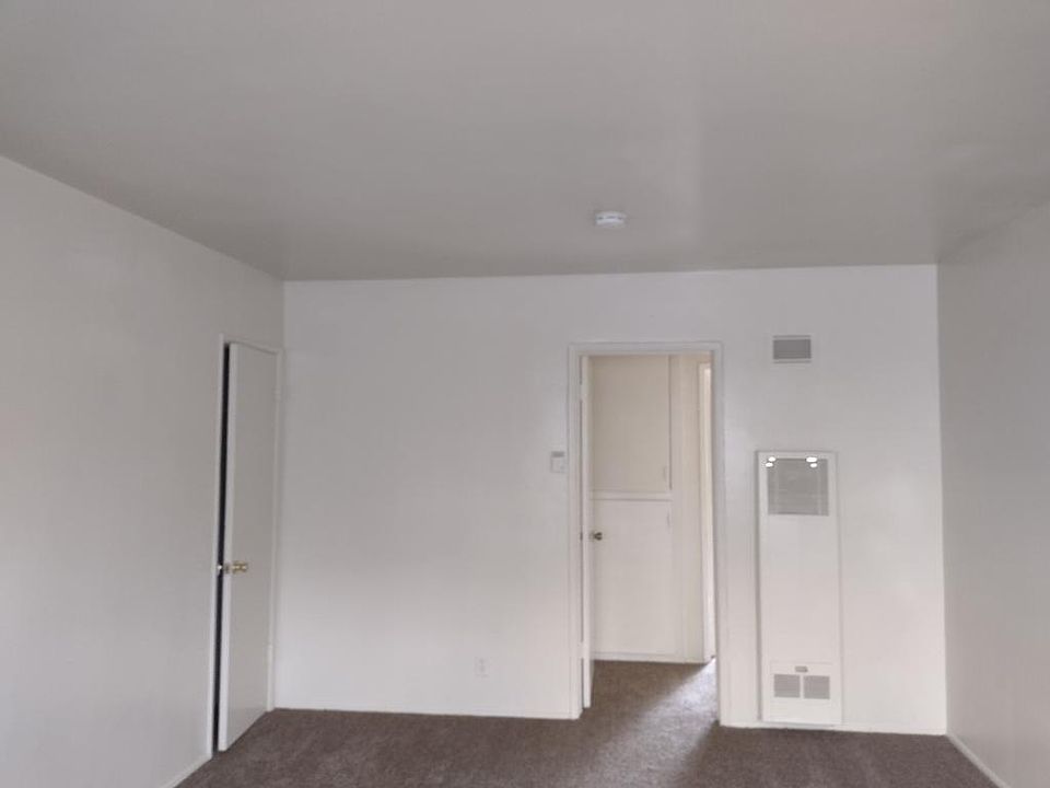 1st image of 836 S Kingsley Dr #1