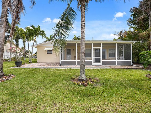3rd image of 1459 SW Seahawk Way