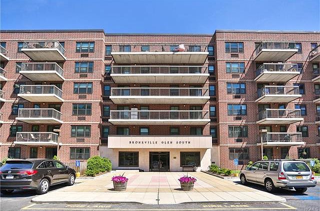 2nd image of 1376 Midland Ave APT 414