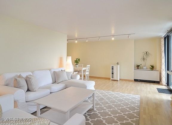 3rd image of 3440 N Lake Shore Dr APT 8B