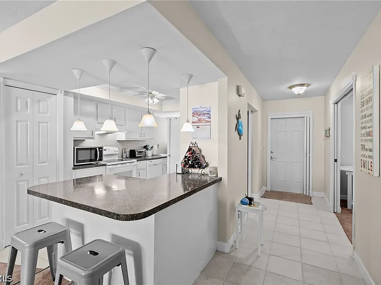 1203 SW 48th Ter #201 — Photo 6