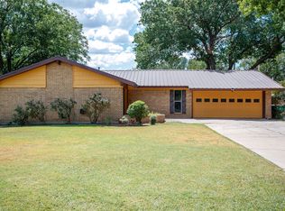 1009 W Edwards St, Olney, TX 76374
