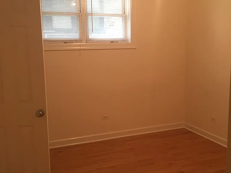 915 W Dakin St — Photo 24