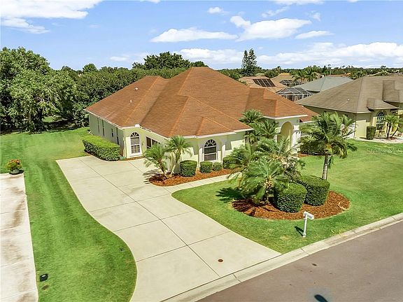 3rd image of 233 Ruby Lake Ln