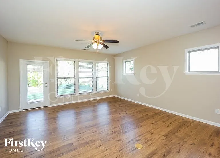 206 Florence Rd — Photo 3