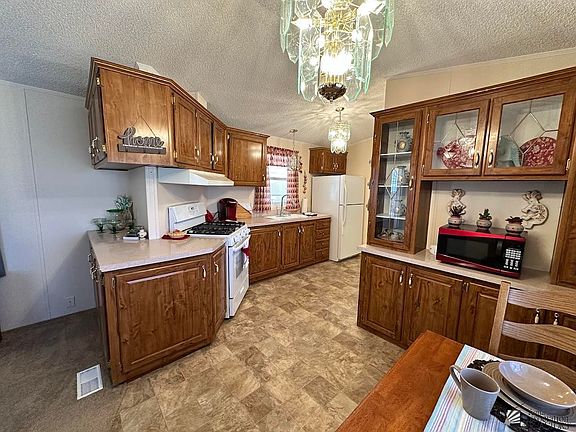 3rd image of 13788 E 51st St