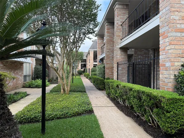 2224 S Piney Point Rd APT 223, Houston, TX 77063