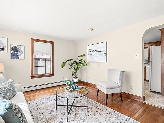 4th image of 12 Leo Ave
