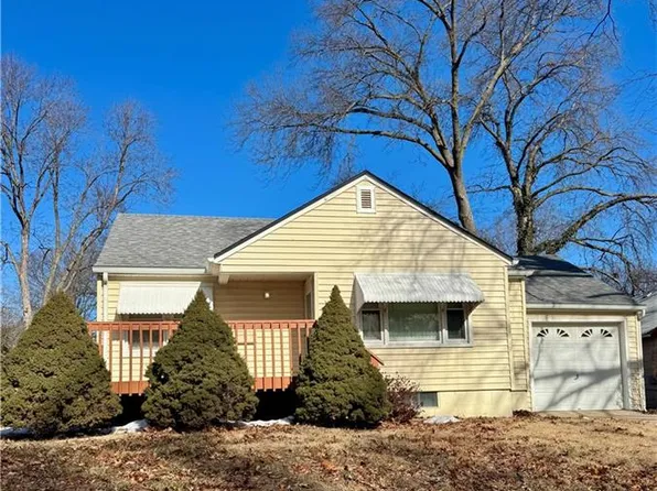 1310 Cherokee St, Leavenworth, KS 66048