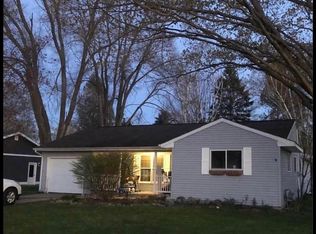 242 E Carpenter St, Charlevoix, MI 49720