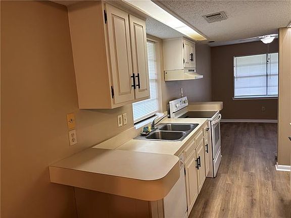 4th image of 835 Asheville Dr
