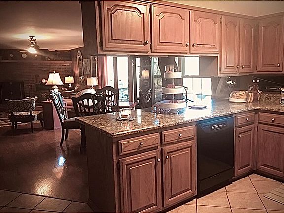 4th image of 604 Dogwood Ln