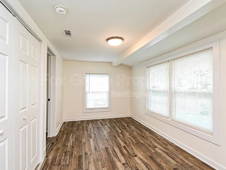 709 S Davis Ave — Photo 5
