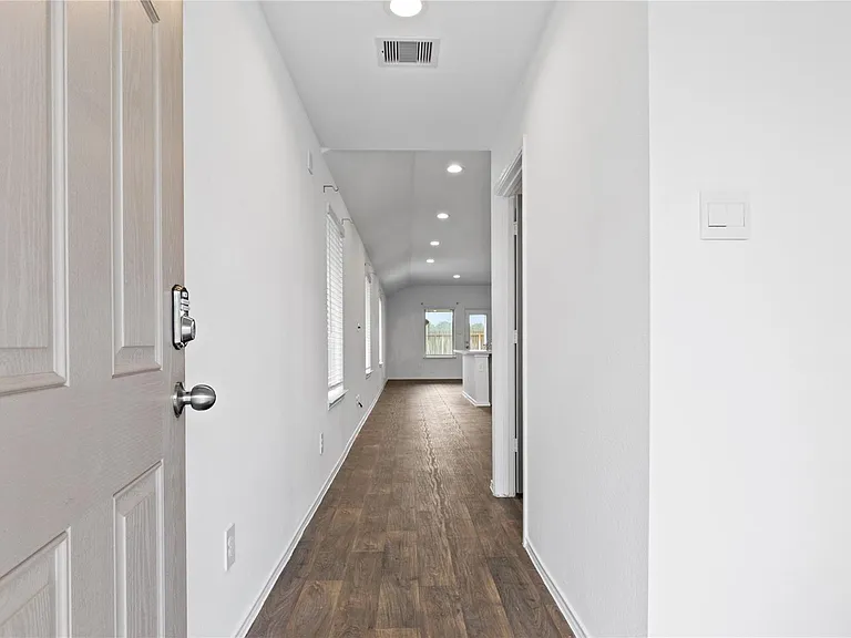 2326 Spruce Cliff Ln — Photo 5