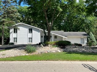 29338 Lake Park Dr, Farmington Hills, MI 48331
