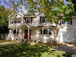 11 Frank St, Smithtown, NY 11787