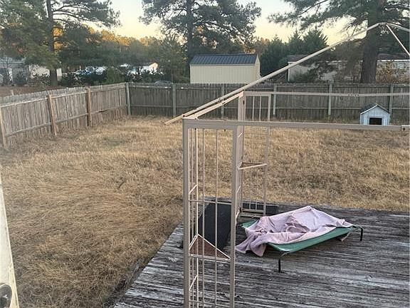 4th image of 270 Meadowfield Cir