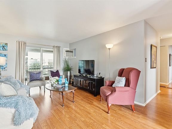 4th image of 5892 Easy St #L25