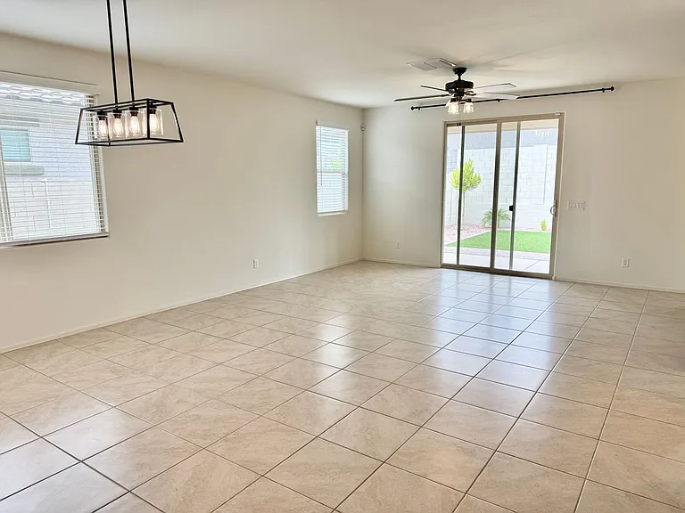 5748 N 194th Ave — Photo 31