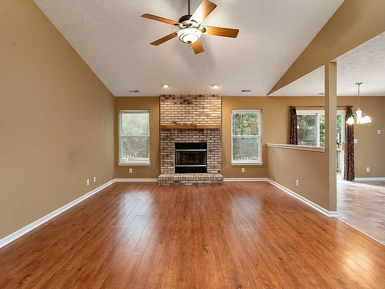 329 Bluegrass Dr — Photo 10