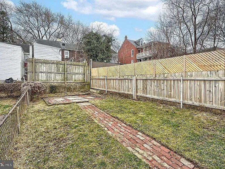 654 Poplar St — Photo 19