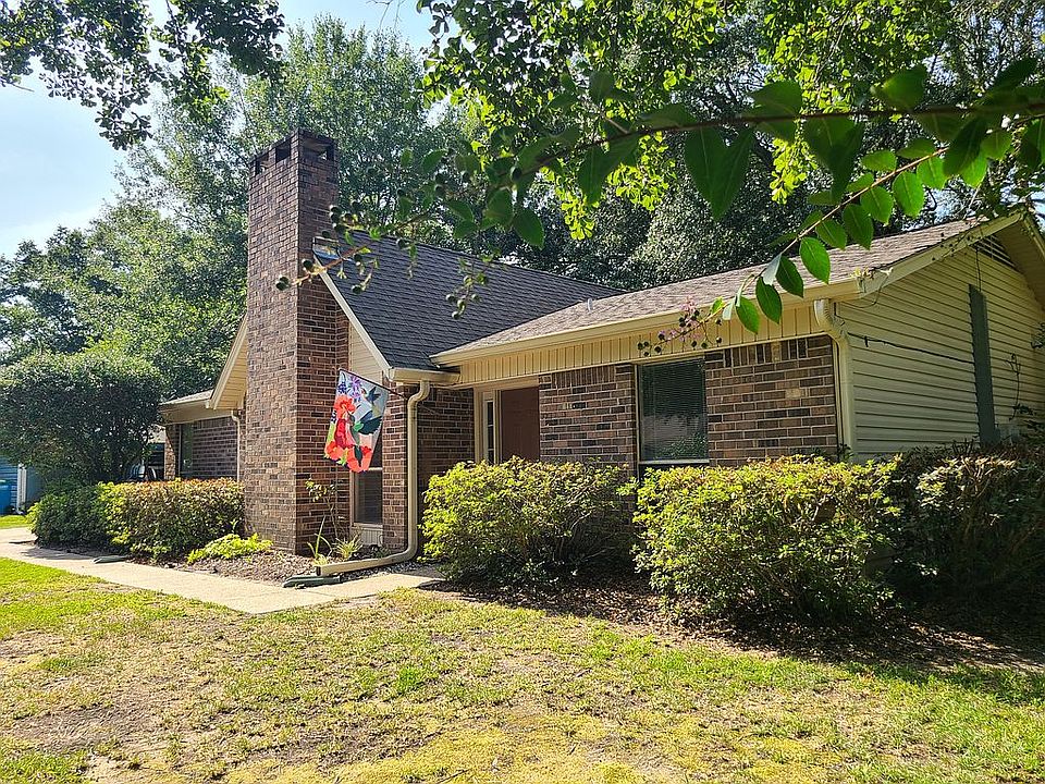 1st image of 13 Oaklawn Dr