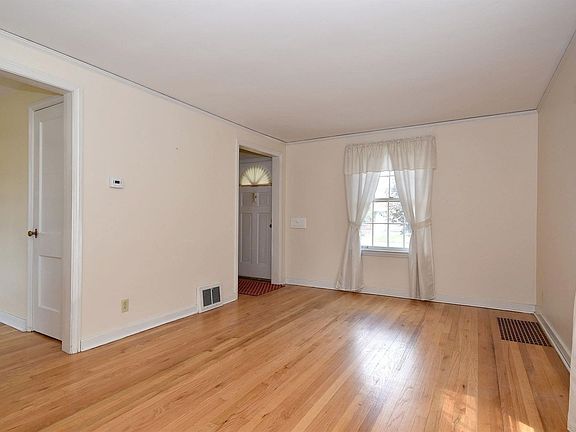 4th image of 3826 S 57th Ct