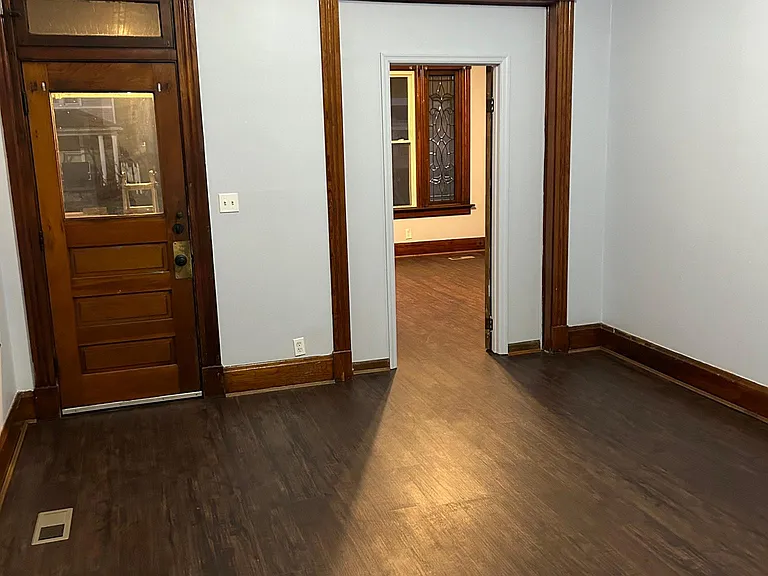 946 Heaton St — Photo 8