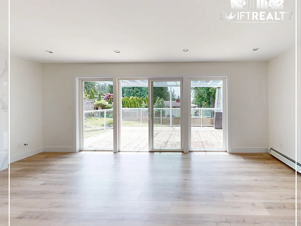 03_819 Prospect UL_Spacious Living Room_05282025