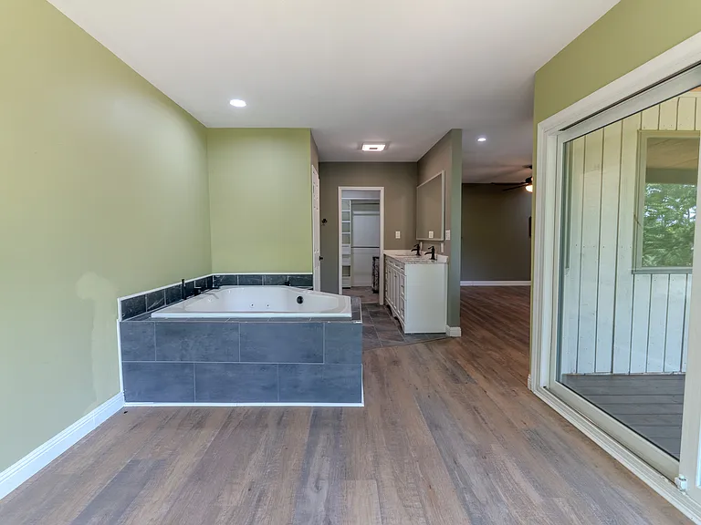 256 Greenbay Rd — Photo 7