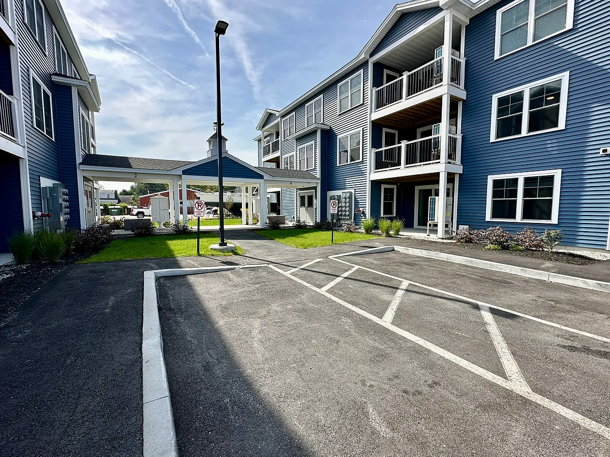 Building Photo - 2-4 Diane Way #220
