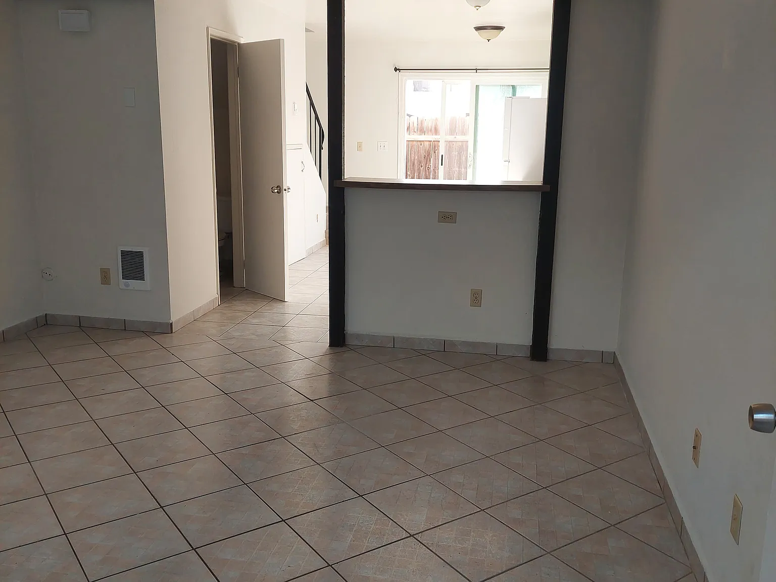 2 bed, 1.5 bath, 900 sqft, $2,300 — Photo 3