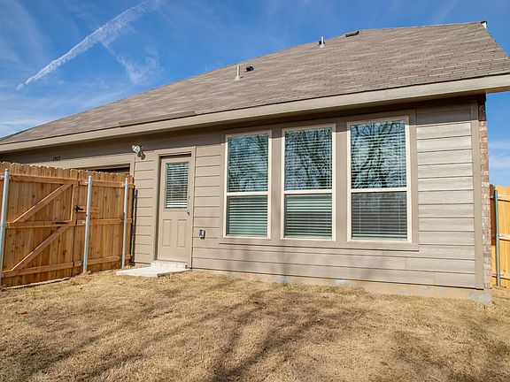 5th image of 1902 Jasmine Dr