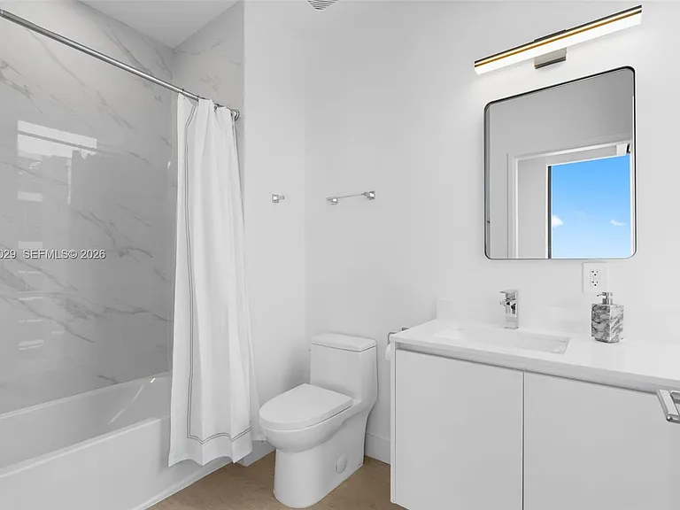 700 NE 24th St #Penthouse 6005 — Photo 16
