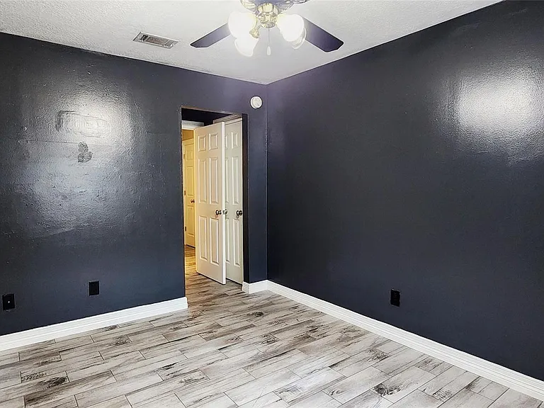 213 Mango St — Photo 11