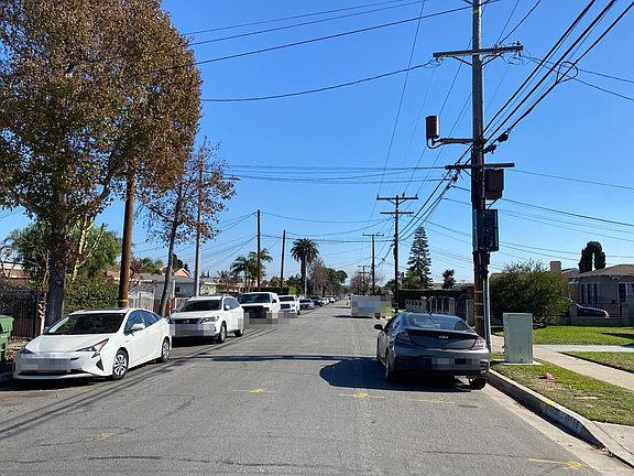 5th image of 3711 W 110th St
