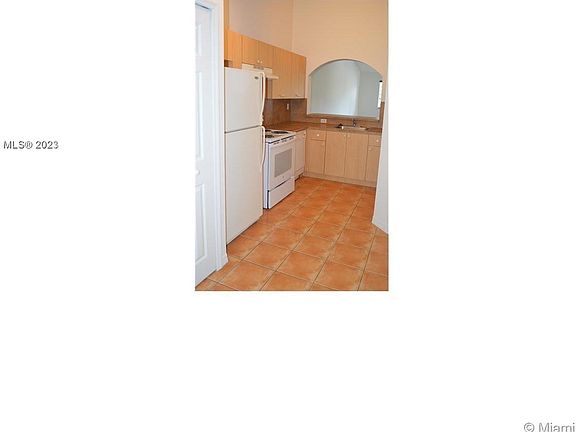 4th image of 2701 SE 12th Pl Unit 205