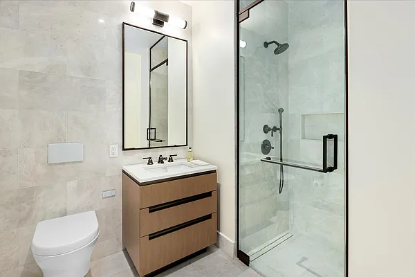 Rented by R New York | media 9